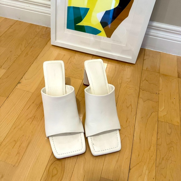 Oak + Fort White healed sandals. Size 10 - Picture 2 of 5